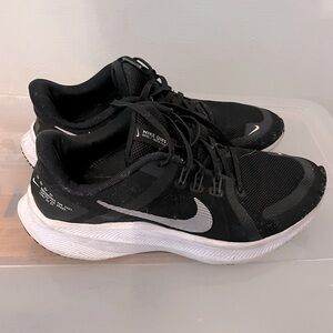 Men’s size 8 Nike Quest sneakers shoes